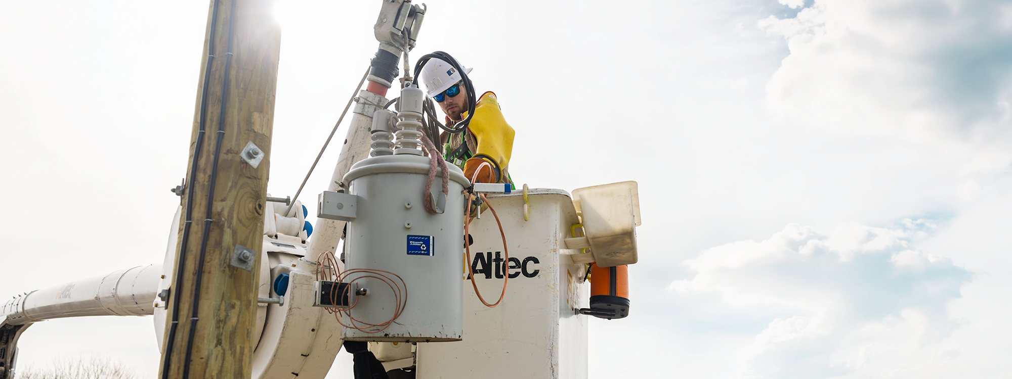 Lineman works