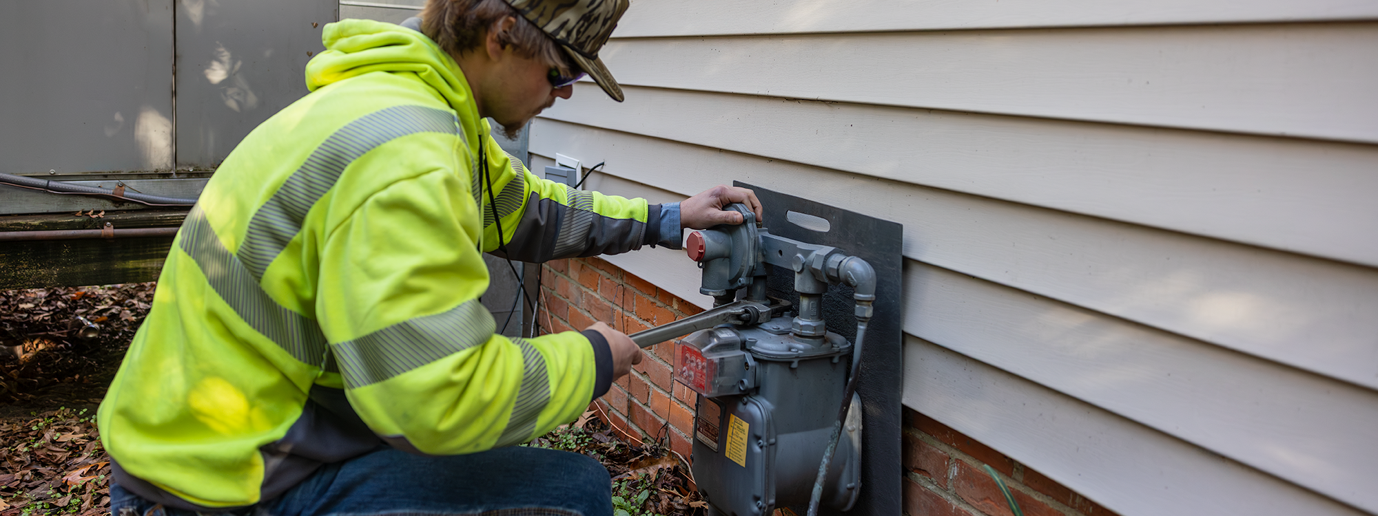 gas specialist changes meter